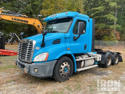 2015 Freightliner Cascadia 113 6x4 T/A Day Cab Truck Tractor