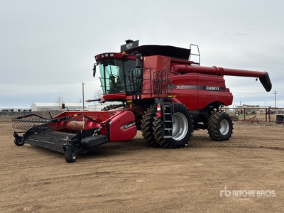 2013 Case IH 8230 حصادة مجمعة