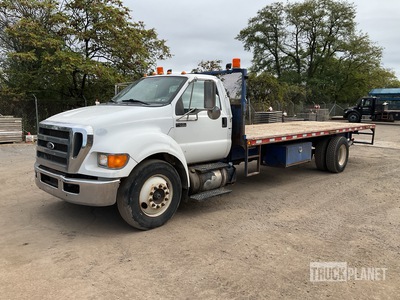 2015 Ford F650 XL 4x2 Camion à Plateau