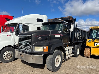 1998 Mack CL713 8x4 を見 Dump Truck (Inoperable)