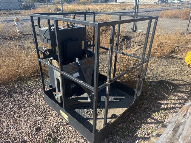 2005 Cat THP10 Telehandler Personnel Basket