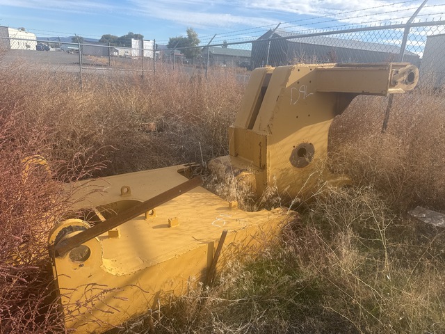 Crawler Tractor Ripper - Fits Cat D9