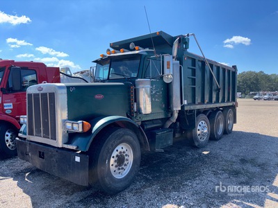 2004 Peterbilt 379 8x4 Camion à benne basculante Tridem (Inoperable)