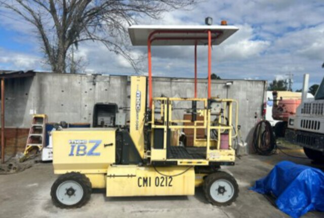 MEC Scissor Lift MEC Scissor Lift