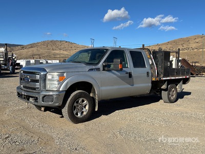 2013 Ford F-350 XLT 4x4 Crew Cab Flatbed Truck