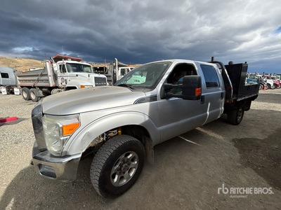 2013 Ford F-350 XLT 4x4 Crew Cab Ciężarówka z płaską platformą