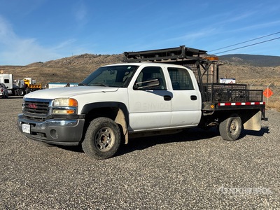 2006 GMC Sierra 2500HD 4x2 Crew Cab Flatbed Truck