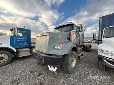 2007 Western Star 4900SA 8x6 Tri/A Sleeper Truck Tractor