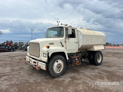 1988 Ford LN8000 2500 gal 4x2 Water Truck