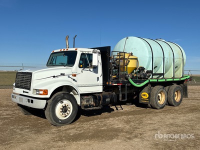 1999 International 4900 6x4 Camion à Plateau