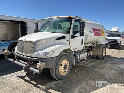 2022 International MV 607-L 2000 gal 4x2 Camion à eau