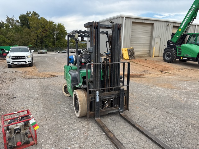 2016 Mitsubishi FG30N