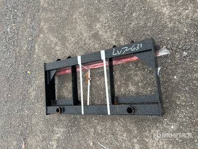 2025 GIYI GY-BF47C 47 in Skid Steer Bale Spear (Unused)