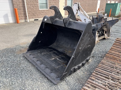 68 in Cleanup Excavator Bucket