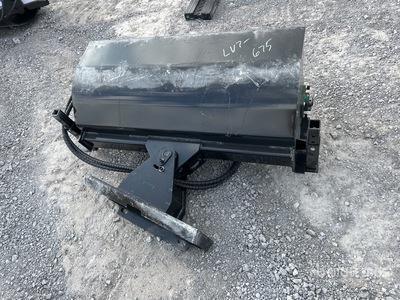 2025 GIYI GY-QSJ 39 in Mini Skid Steer Broom (Unused)