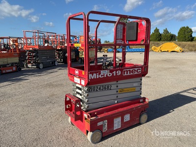 2018 MEC MICRO 19 Electric Scissor Lift