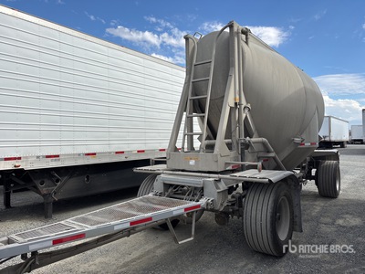 1991 J & L 570 cft T/A Spread Axle Pneumatic Bulk Trailer