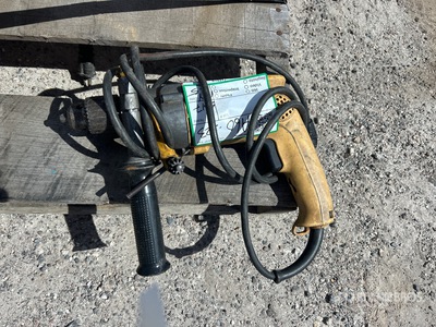 2011 Dewalt 615317 1/2 in Electric Drill