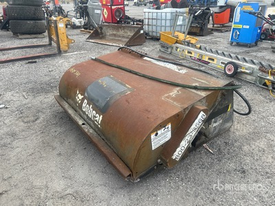 2018 Bobcat 60 in Kompaktlader-Kehrmaschine