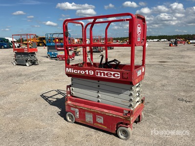 2019 MEC MICRO 19 Electric Scissor Lift