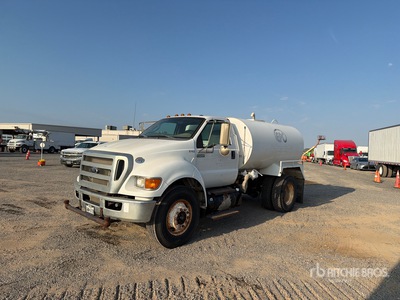 2015 Ford F-750 4x2 Ciężarówka na wodę