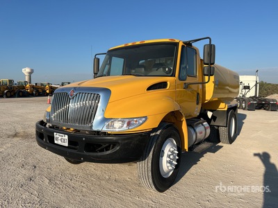 2019 International 4300 2000 gal 4x2 Water Truck