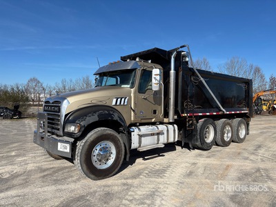 2018 Mack GU713 8x4 Tri/A Camión dumper