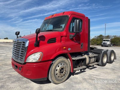 2013 Freightliner Cascadia 113 6x4 T/A Day Cab Truck Tractor