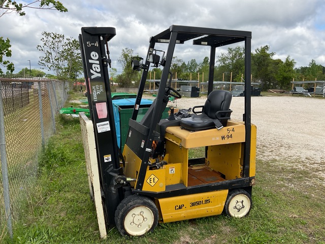 2002 Yale ERC040AGN36TE084 3200 lb Electric Forklift (Inoperable) 2002 Yale ERC040AGN36TE084 3200 lb Electric Forklift (Inoperable)