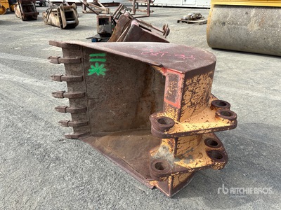 36 in Backhoe Rear Bucket - Fits John Deere 710