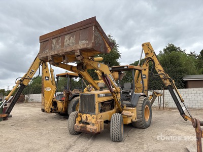 1999 John Deere 710D 4x2 Terna (Inoperable)