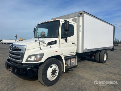 2015 Hino 338 4x2 Van Truck