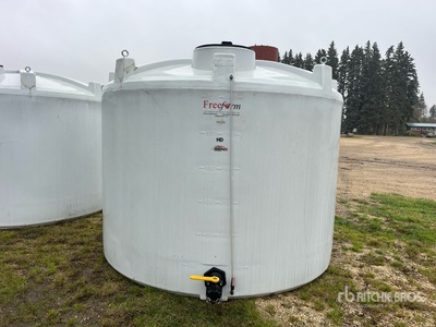1400 gal Poly Water Tank