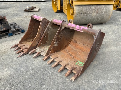 Quantity of (3) Digging Backhoe バケット