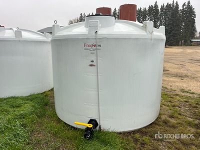 1400 gal Poly Water Tank
