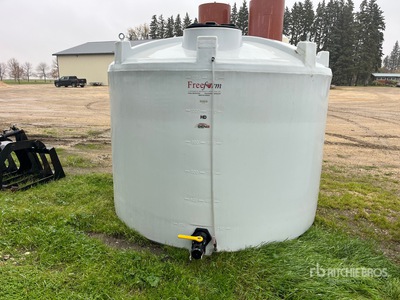1400 gal Poly Water Tank