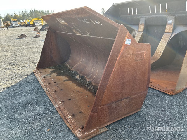 Cat 135 in Wheel Loader Bucket - Fits 980G | Ritchie Bros. Auctioneers