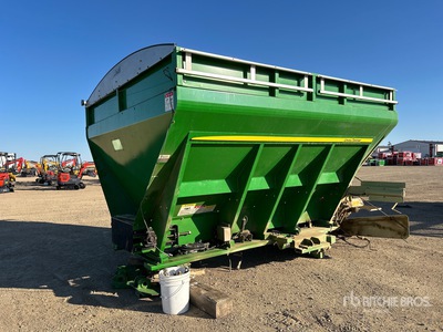 New Leader L3030G4-11 Fertilizer Spreader