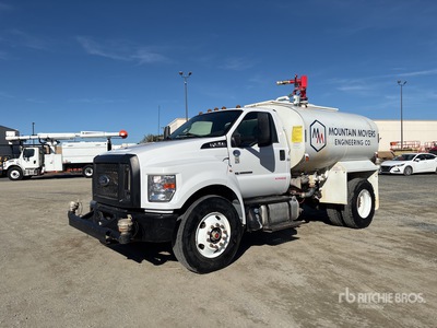 2022 Ford F-750 2000 gal 4x2 Ciężarówka na wodę