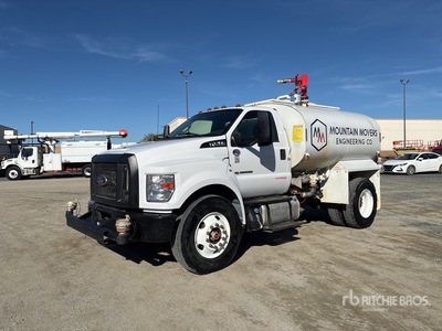 2022 Ford F-750 2000 gal 4x2 Water Truck
