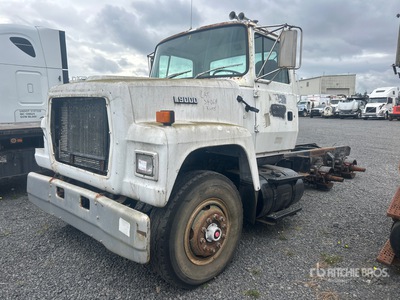 1991 Ford LT900 6x4 Cab and Chassis (Inoperable)