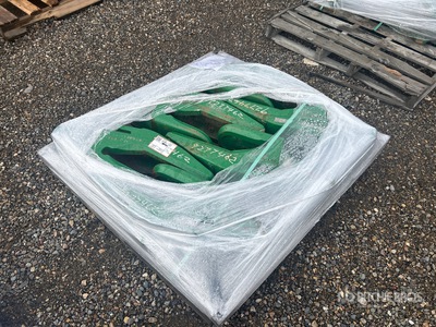 Quantity of PC1800 / PC2000 RH Bucket Tooth Adapter