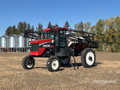 2009 Apache 710 90 ft 4x2 High Clearance Self-Propelled Sprayer