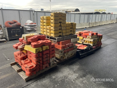 Quantity of Temporary Fence Blocks Varios. Industrial