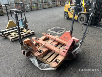 Quantity of (3) 2500 kg Pallet Jack