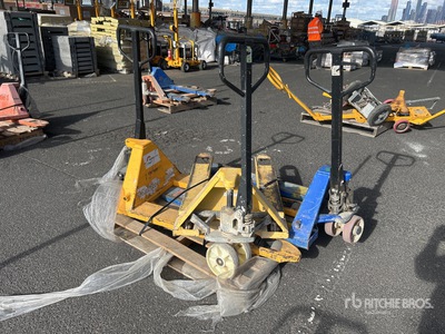 Quantity of (3) 2500 kg Pallet Jack