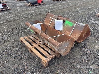 Quantity of (2) Q/C Cleanup Benna per escavatore