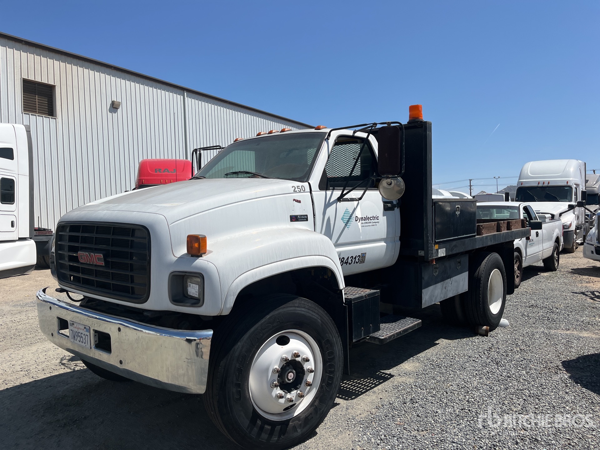 2002 GMC 6500 4x2 Flatbed Truck