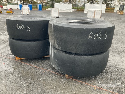 Quantity of (4) Recaflex 23.5-25 Solid Neumáticos