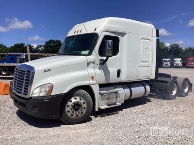2014 Freightliner Cascadia 6x4 T/A Sleeper Truck Tractor